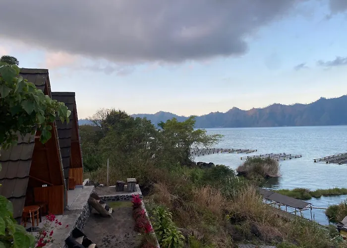 D\' Tepi Danau Glamping