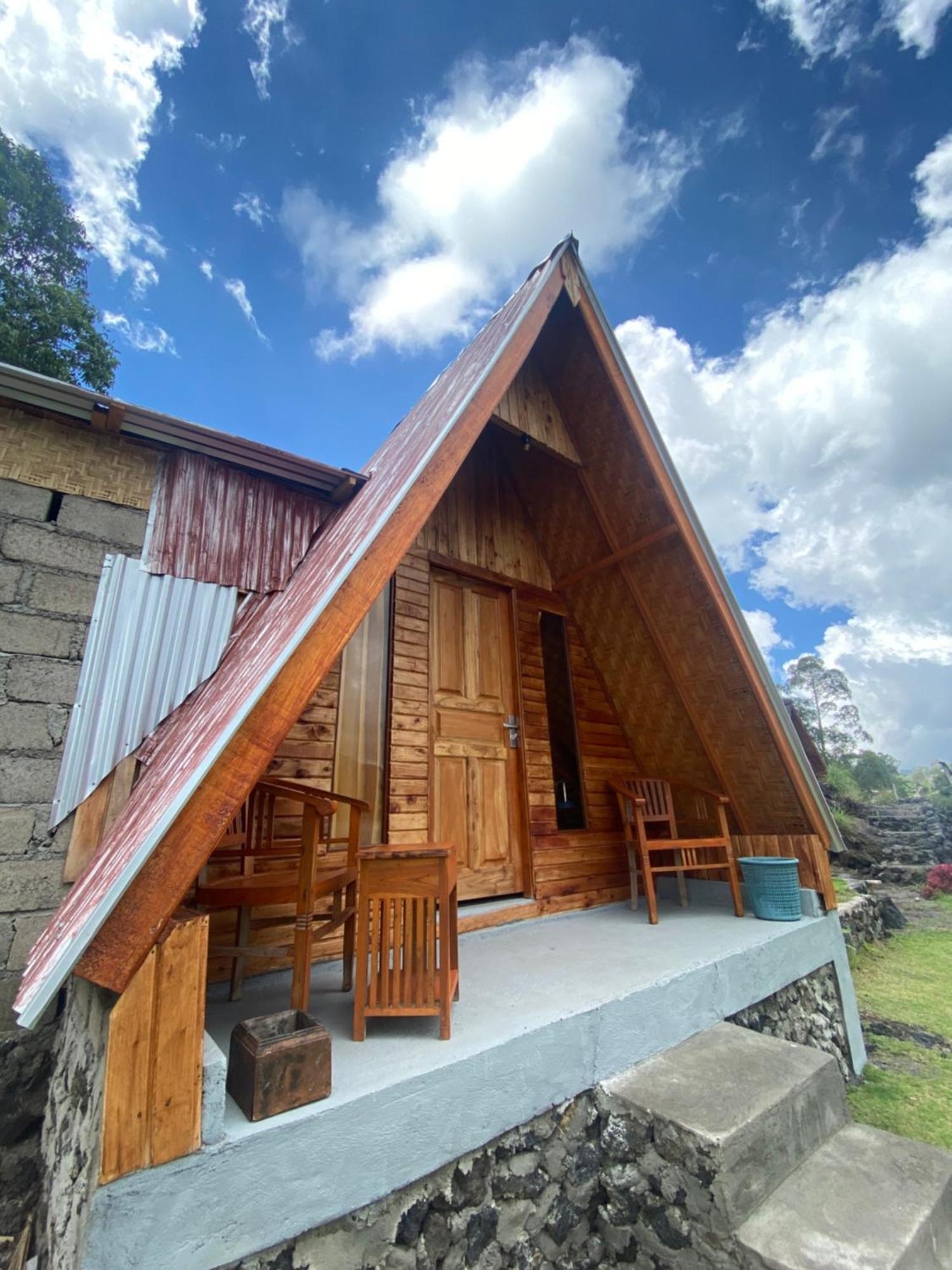 D' Tepi Danau Glamping