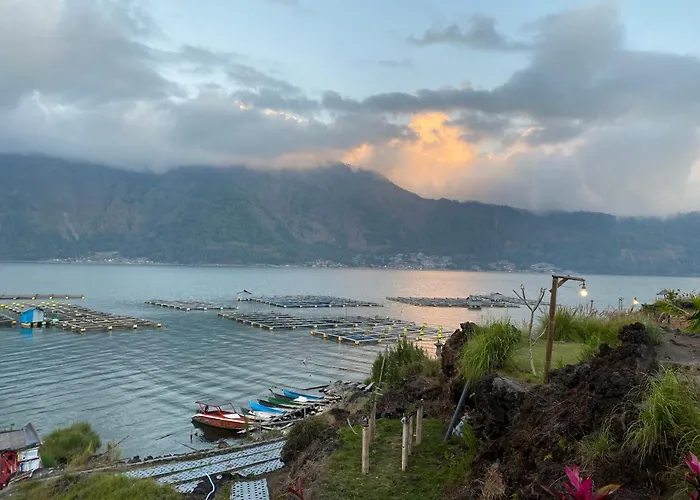 D\' Tepi Danau Glamping
