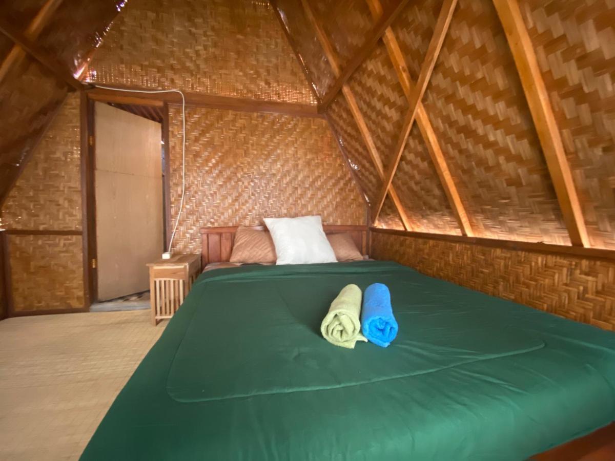 D' Tepi Danau Glamping *