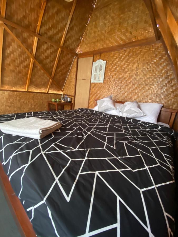 D' Tepi Danau Glamping *
