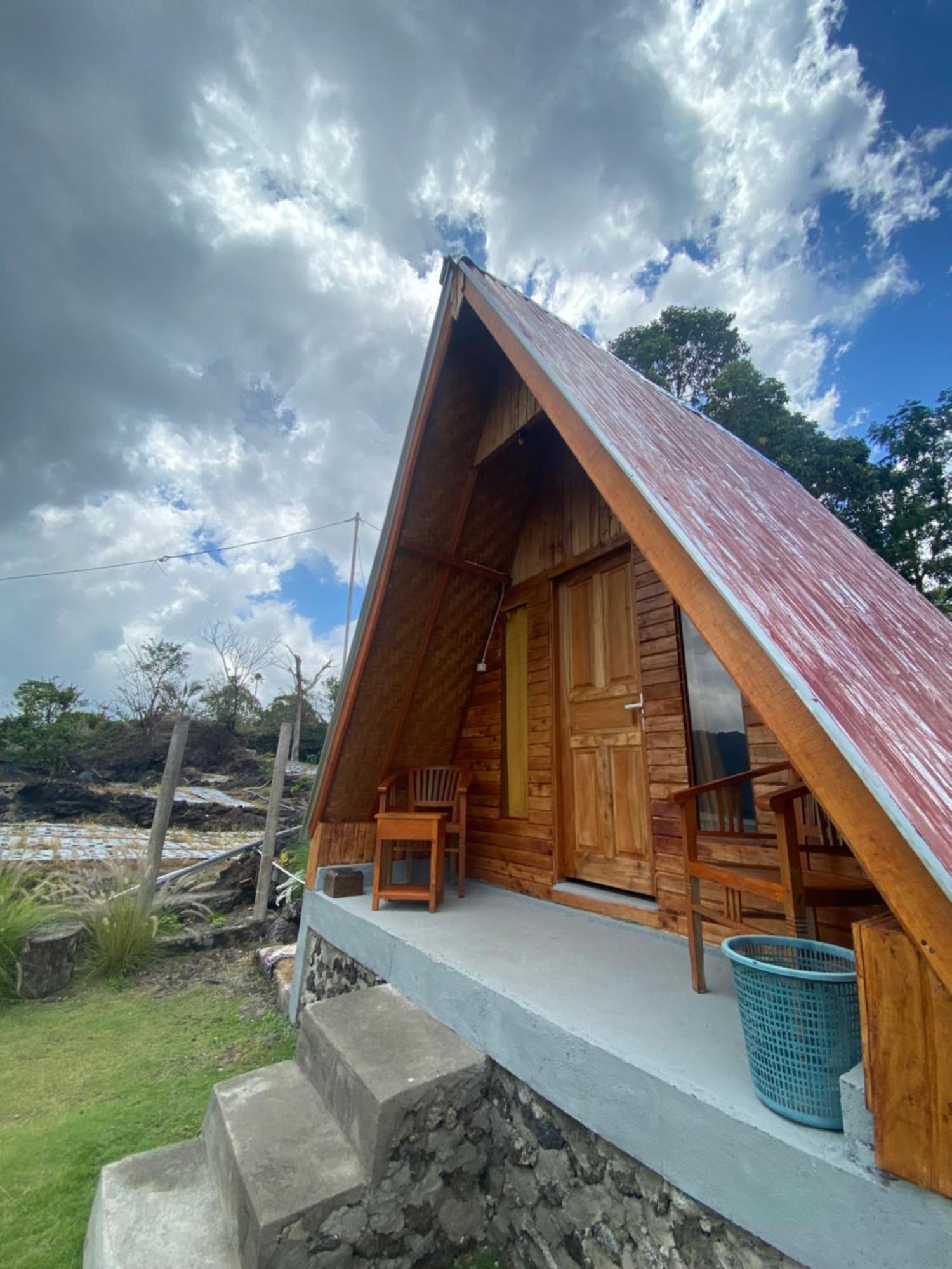 D' Tepi Danau Glamping *