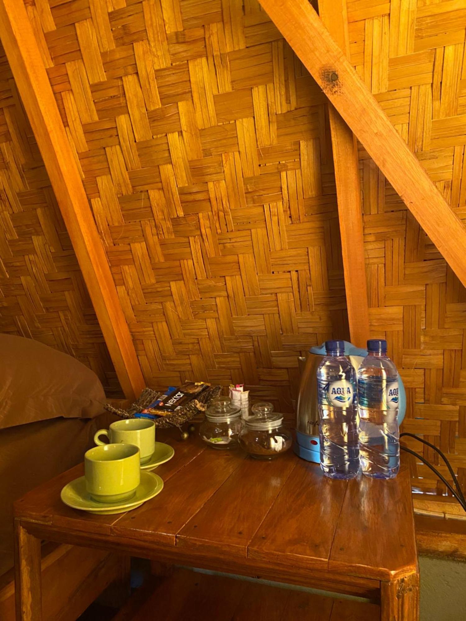 D' Tepi Danau Glamping *