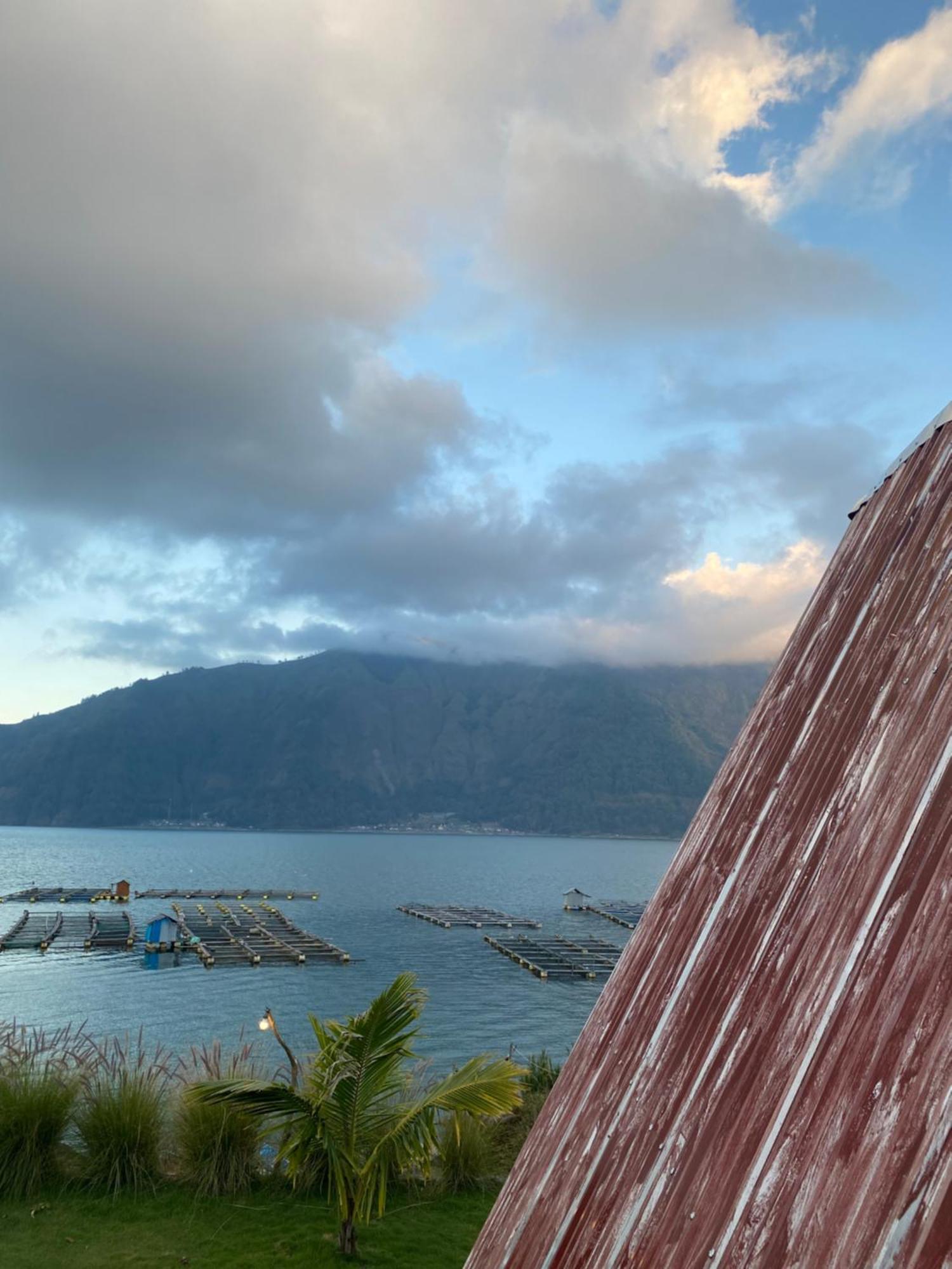Luxury tent D' Tepi Danau Glamping